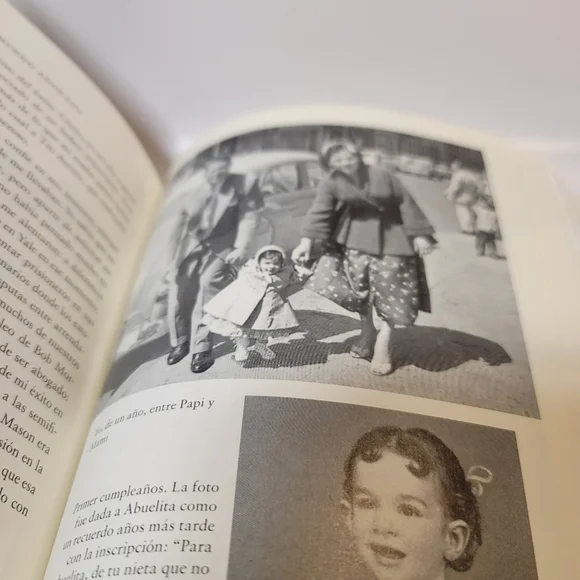 Spanish book used "My mundo adorado Sonia Sotomayor" book - Picture 3 of 13
